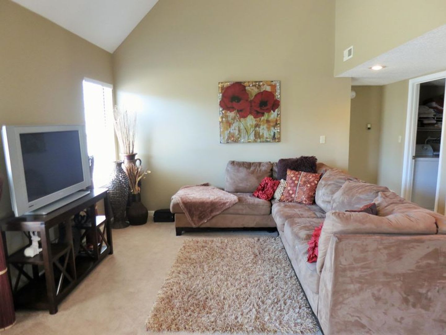 4BR/2.5BA House, 2-Car Garage – photo 3