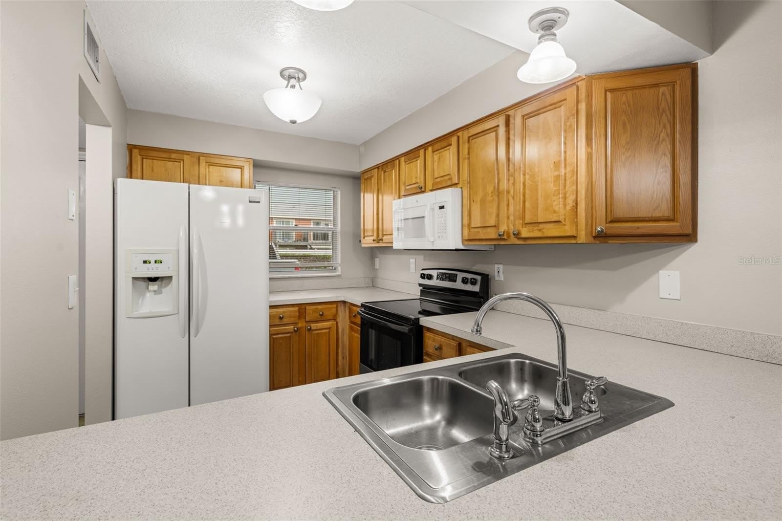 1824 AMBERLY Avenue – photo 5