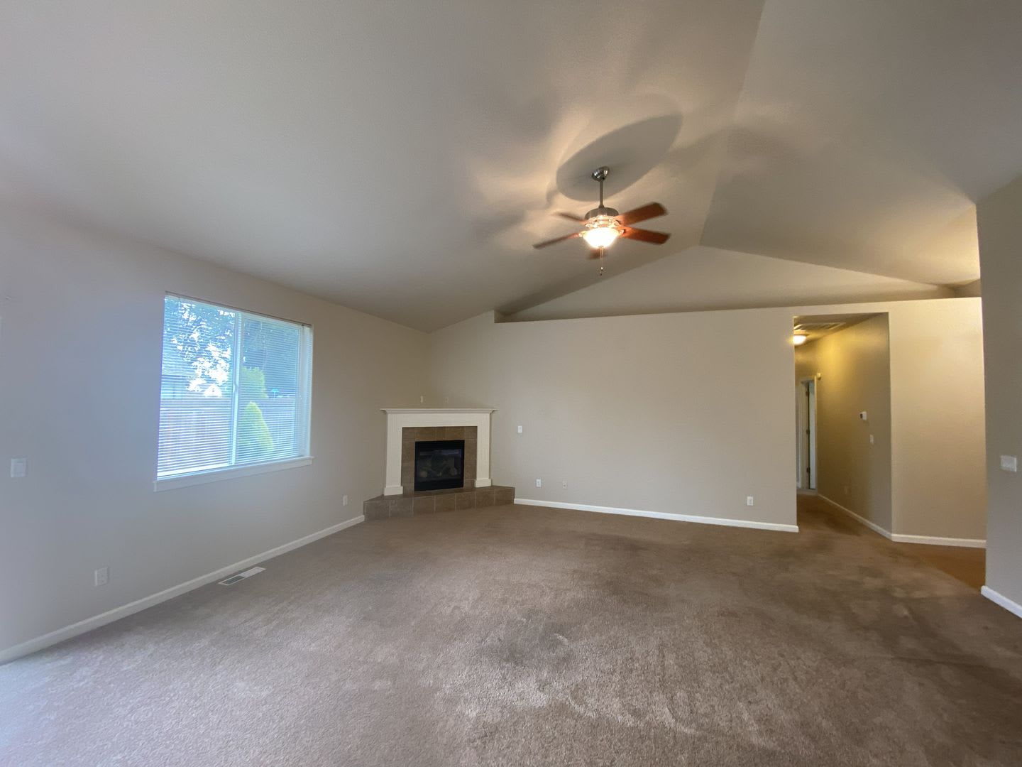 Charming Newer Build in The Reserve – Junction City Gem! – photo 4
