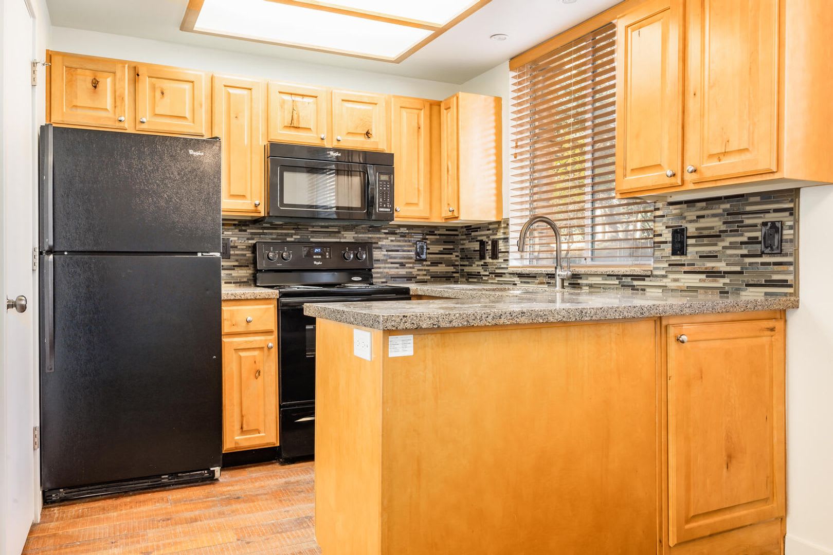 Pinebrook Condo Near Bus Line – photo 3