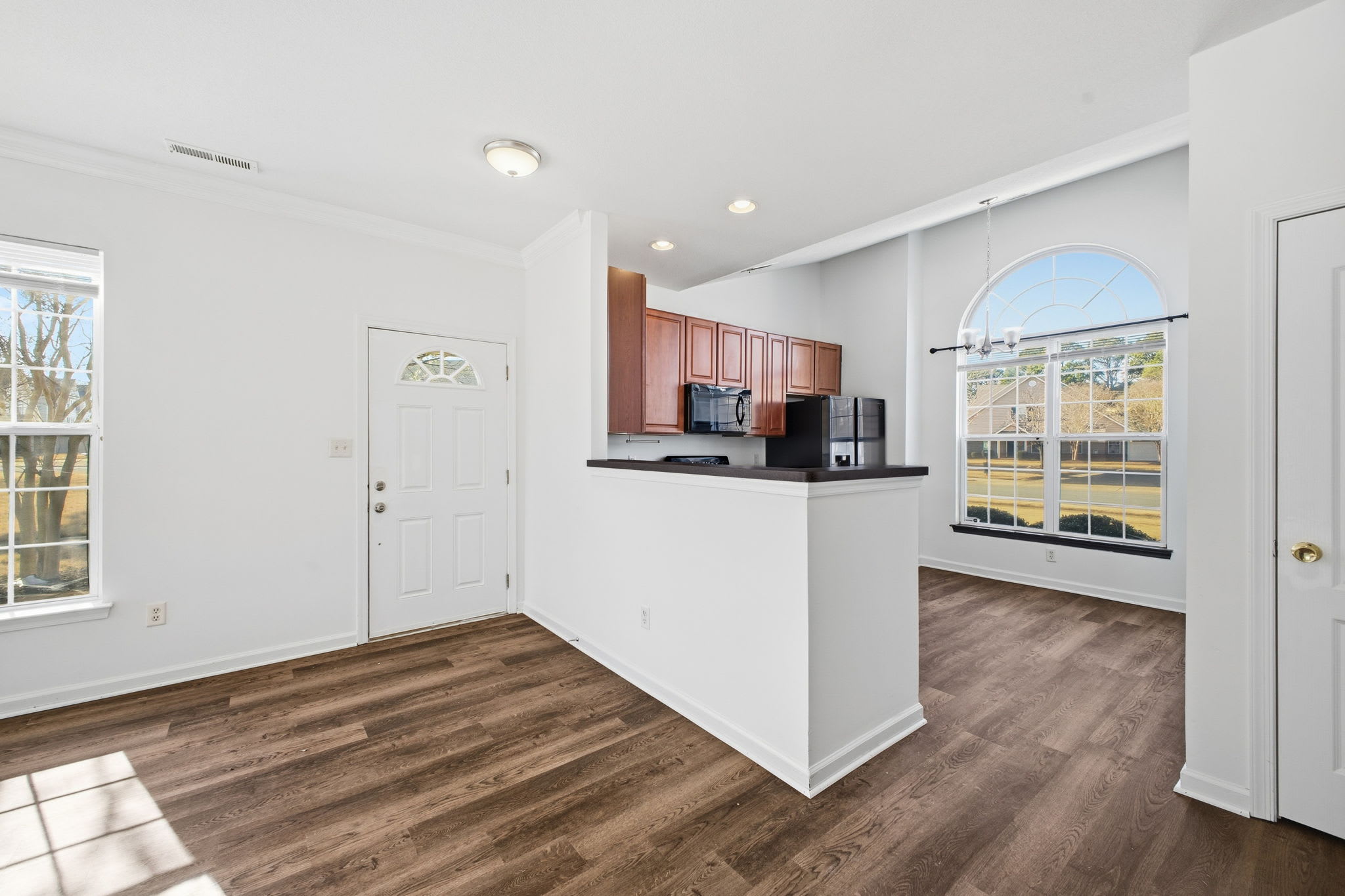 2021 Livingston St. – photo 4