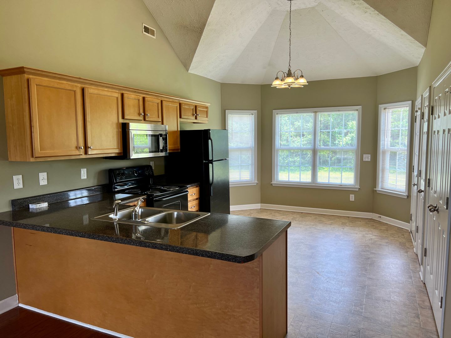3 Bedroom 2 Bath w. Bonus in country – photo 4