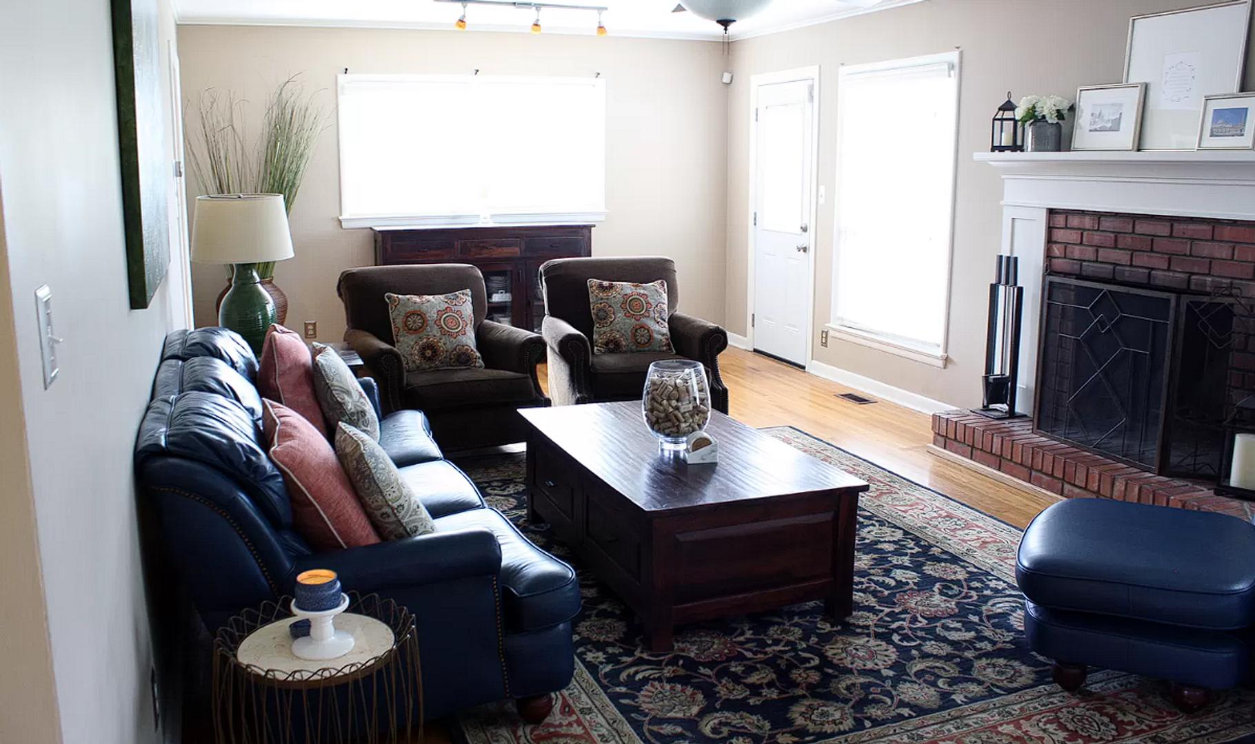 MUST SEE- Updated kitchen/Hardwood floors 3 bed/2bath!! Coming soon! – photo 3