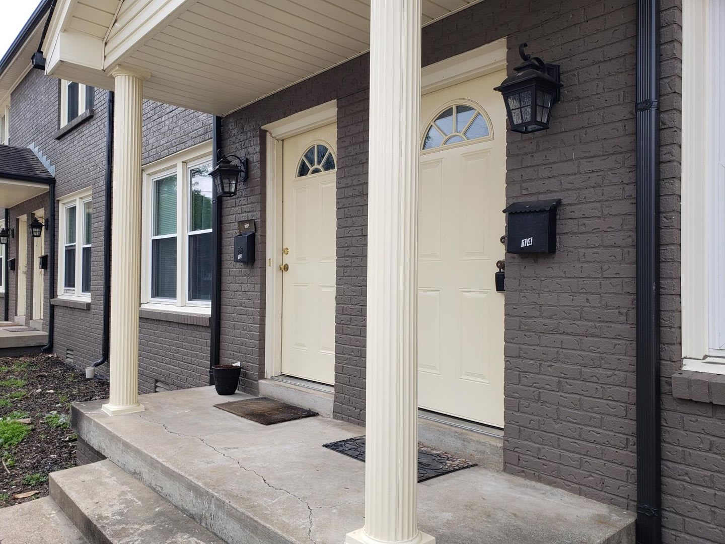 1/2 Off First Month's Rent! 2 bed 1.5 bath. Water included! Walk to APSU! – photo 4