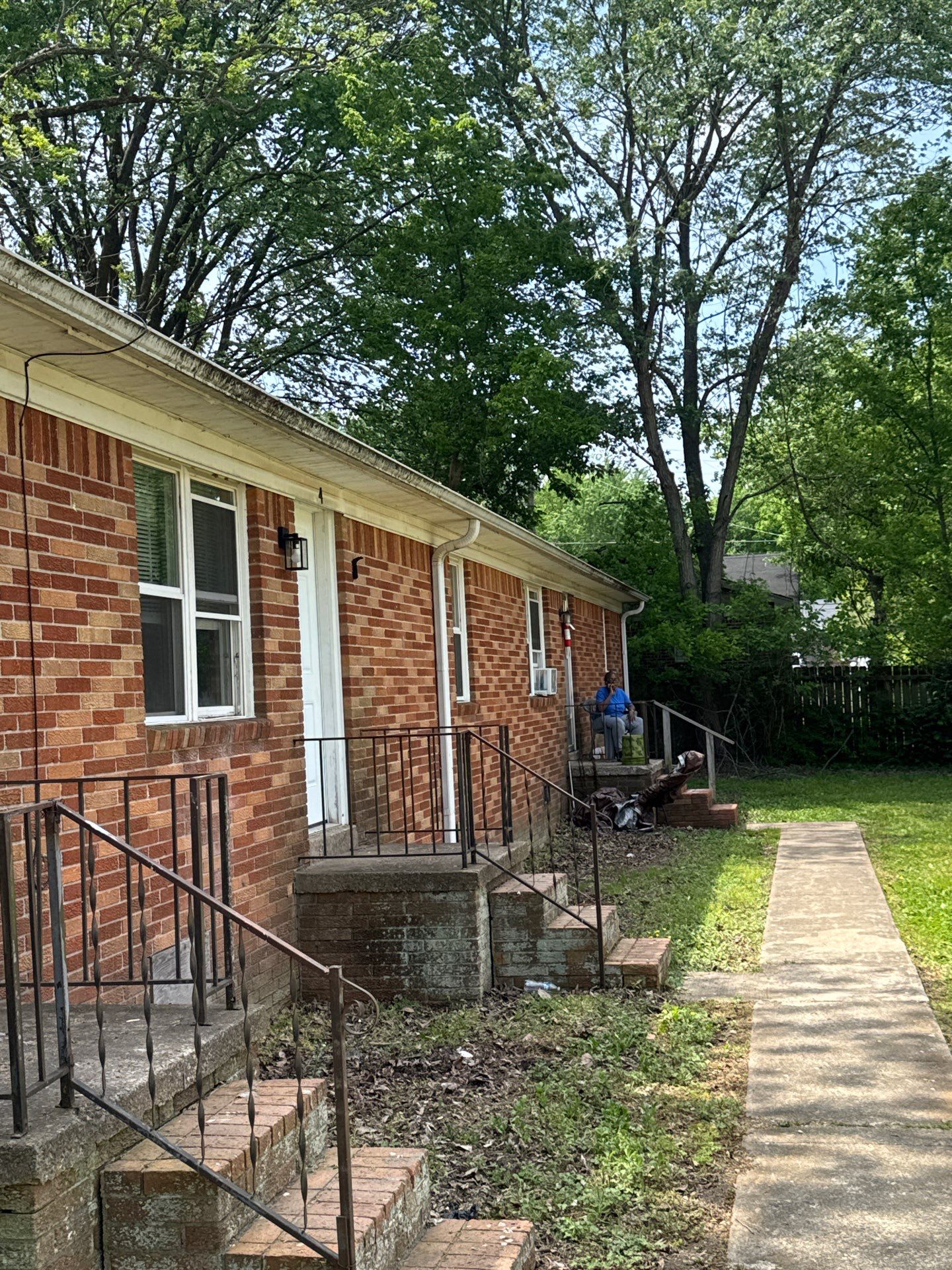 811 Scott #4, Brownsville – photo 2