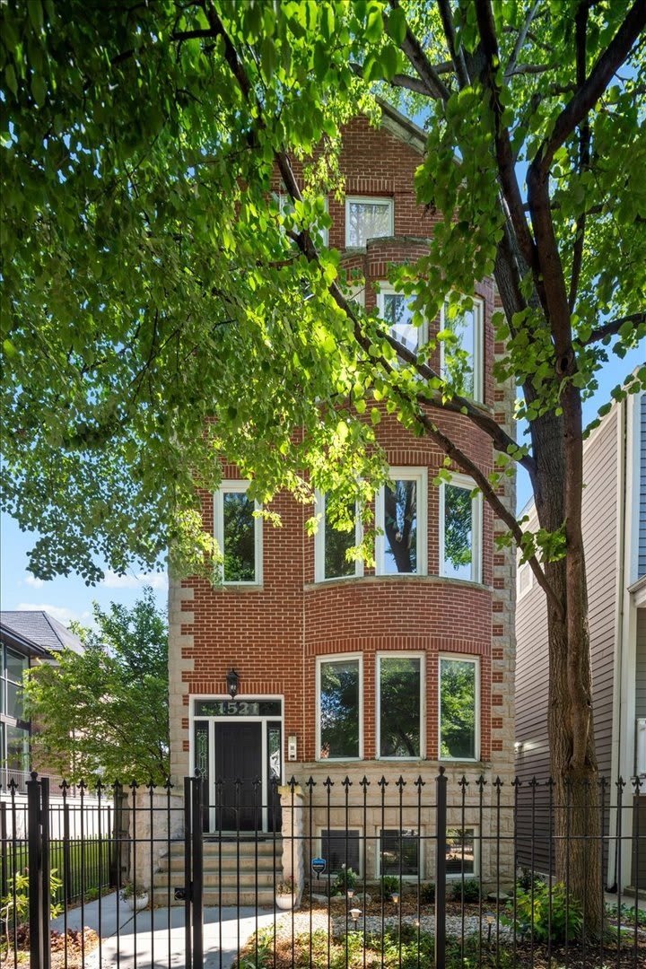 1521 W Wolfram Street – photo 1