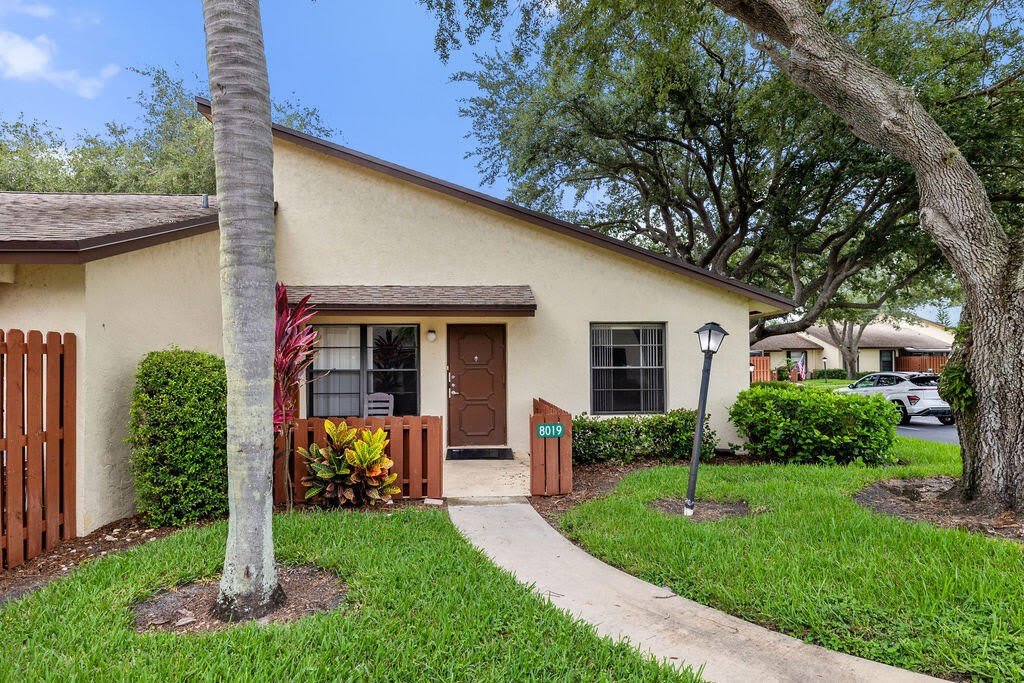 8019 SE Villa Circle – photo 2