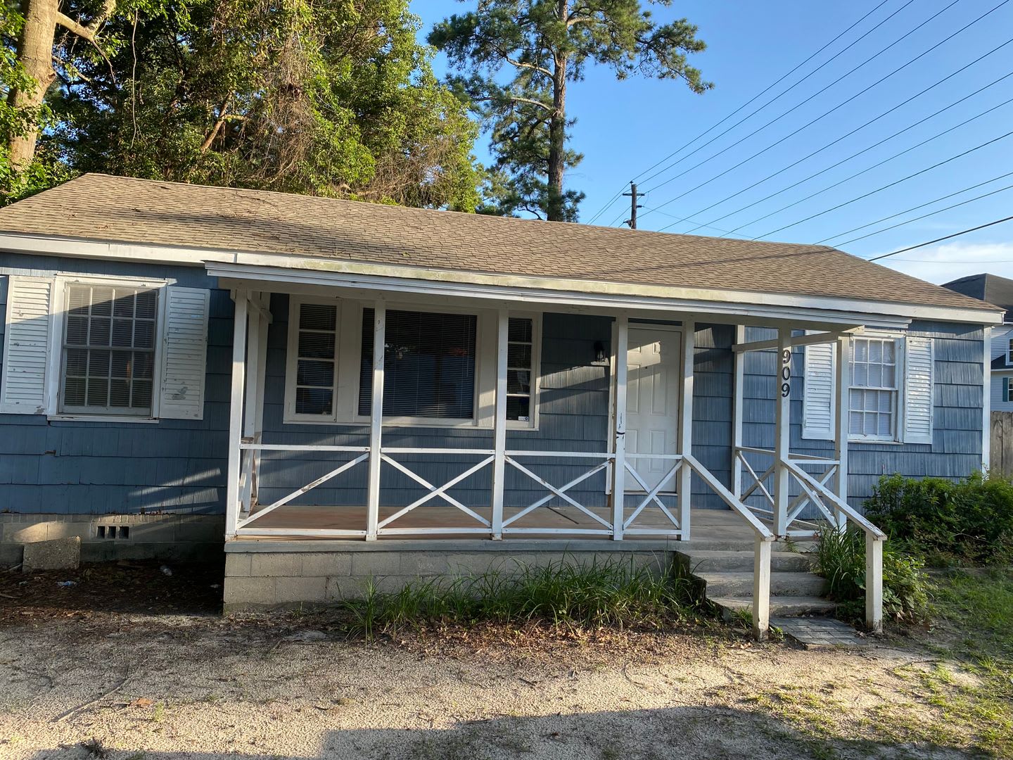 Charming 3BR/1BA Home Near VSU w/ Upgraded Kitchen & Hardwood Floors! – photo 1
