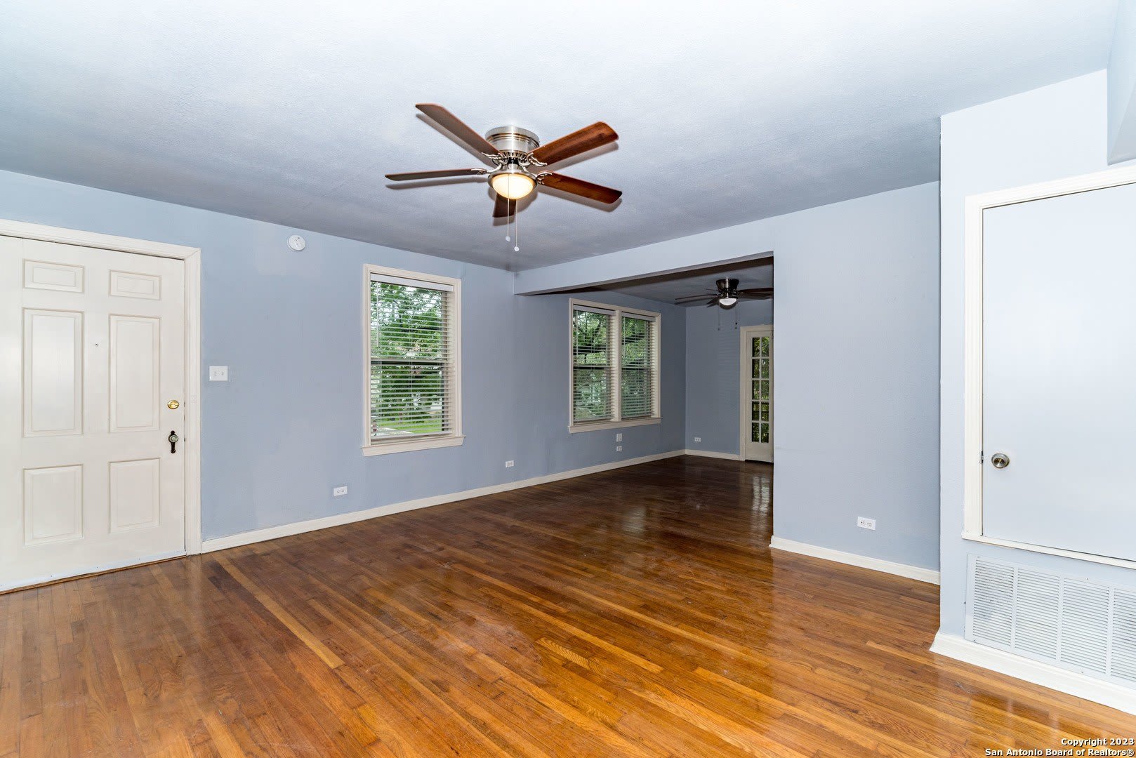 254 CLOVERLEAF AVE 2 – photo 2