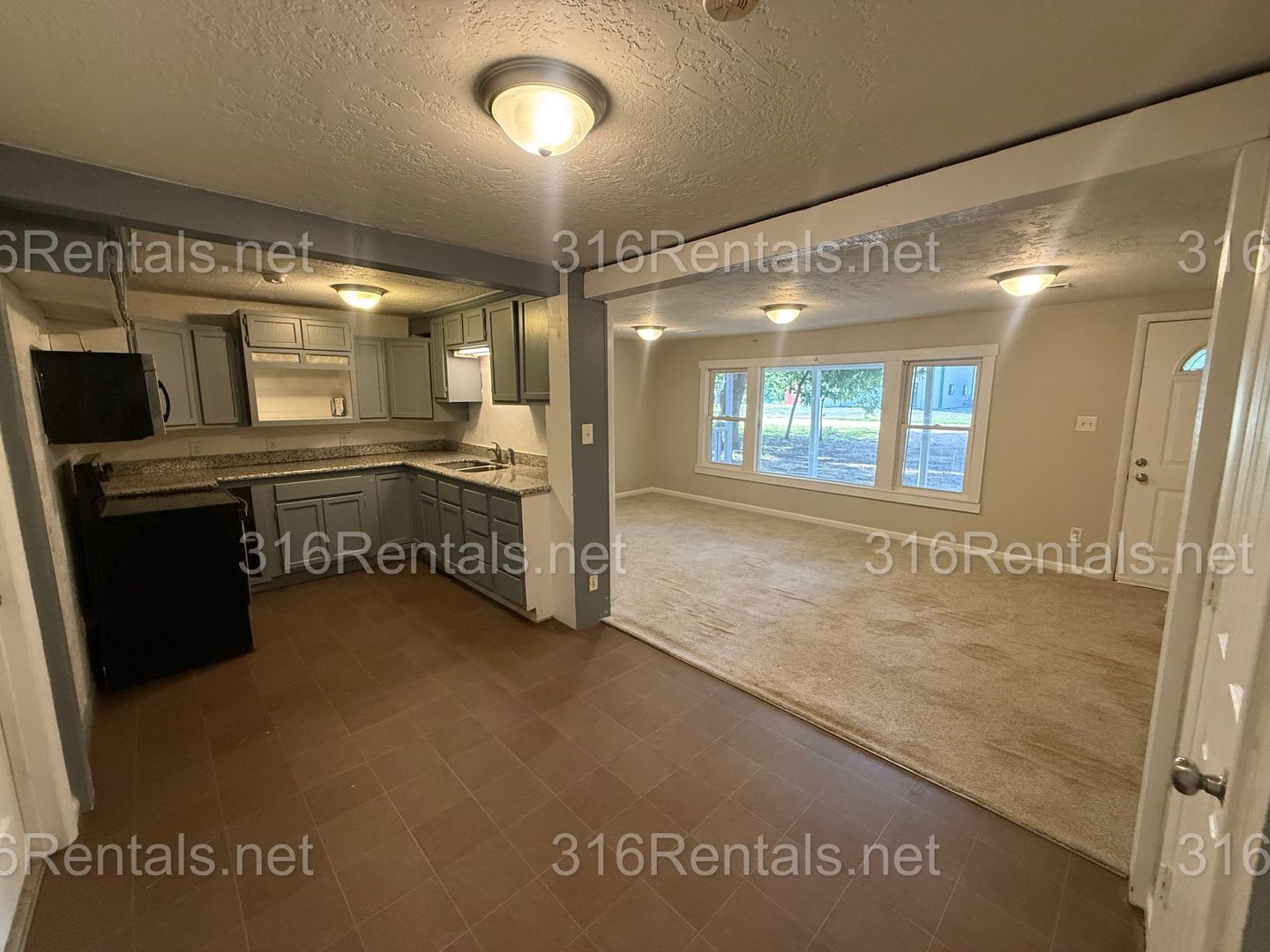 1200 3 Bedroom 1 Bathroom Haysville Single Family Home – photo 3