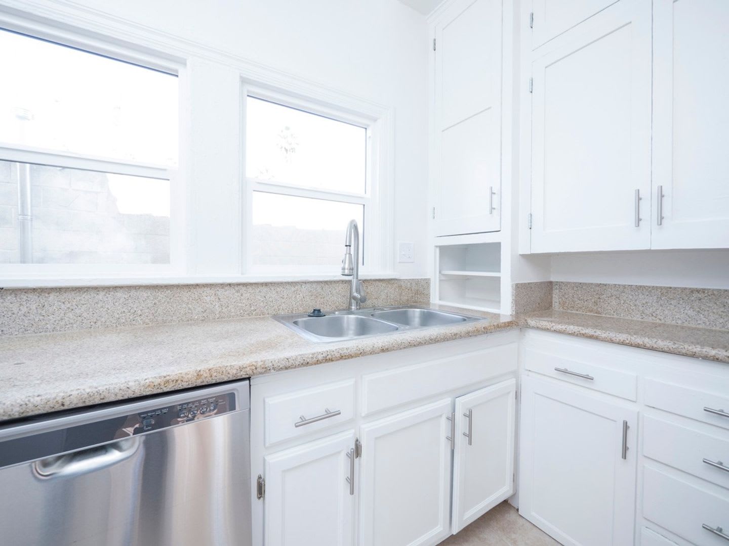 5225 De Longpre Ave. – photo 5