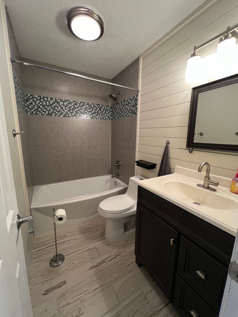 Stunning 3 Bedroom 2 Bath Home With 2 Car Garage And Private Pool – photo 4