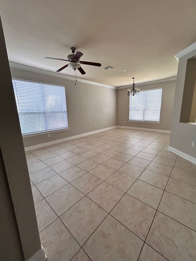 TWO WEEKS FREE MOVE IN SPECIAL! 4 BR/3BA in gated neighborhood off Jefferson or Bluebonnet near I-10! – photo 5
