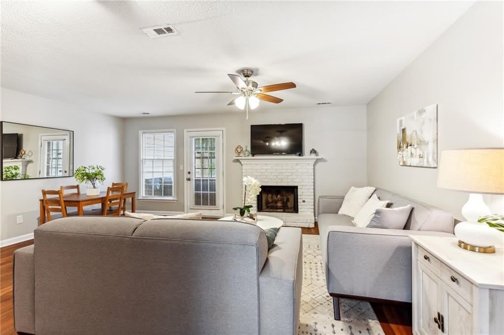 1166 Magnolia Way SE – photo 3