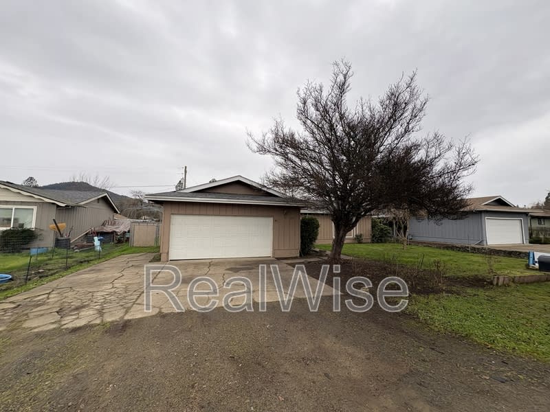 231 Hawthorne St – photo 3