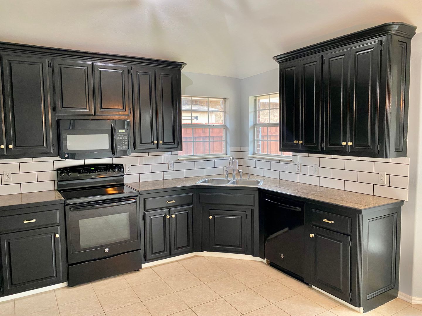 Amazing 4 bed 2 bath in Yukon! – photo 5