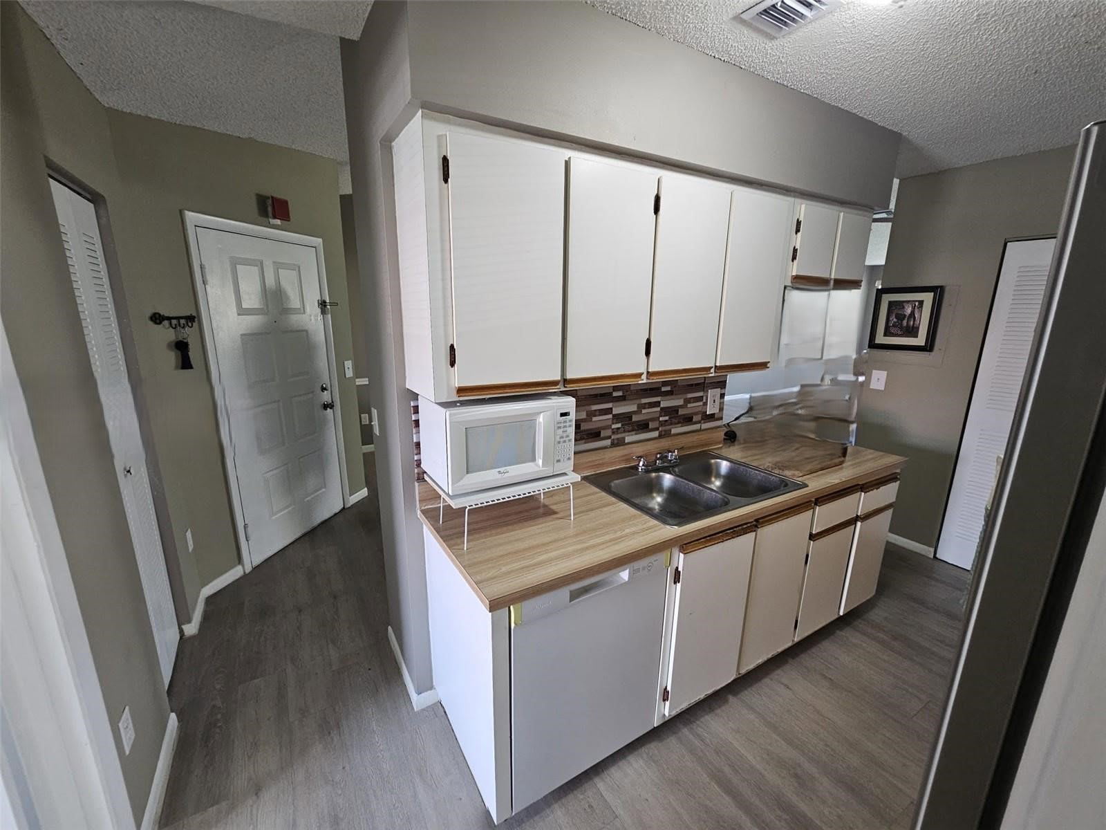 18306 Northwest 68th Avenue – photo 4