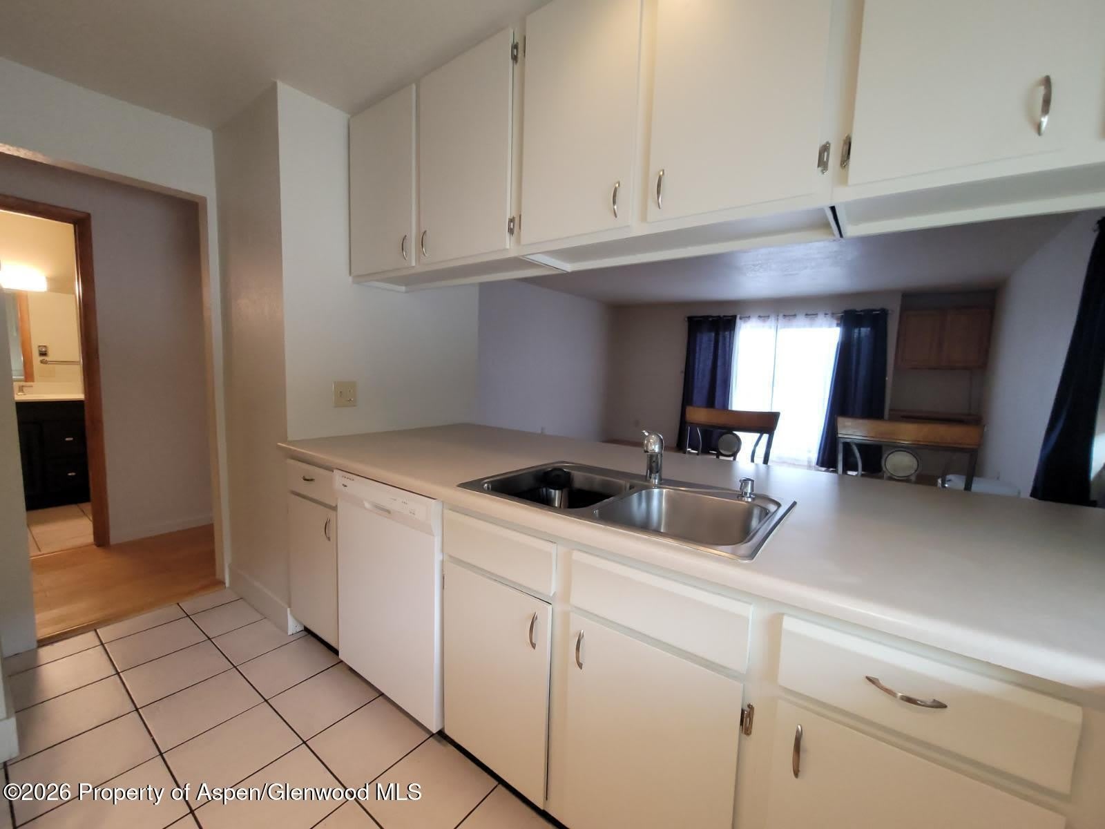 2015 Blake Avenue – photo 2