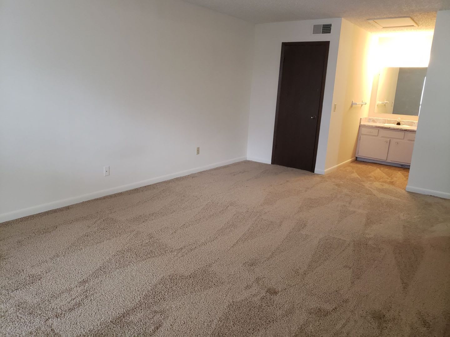 Spacious 1 Bedroom 1 5 Bath Townhouse Minutes From Nashville – photo 3