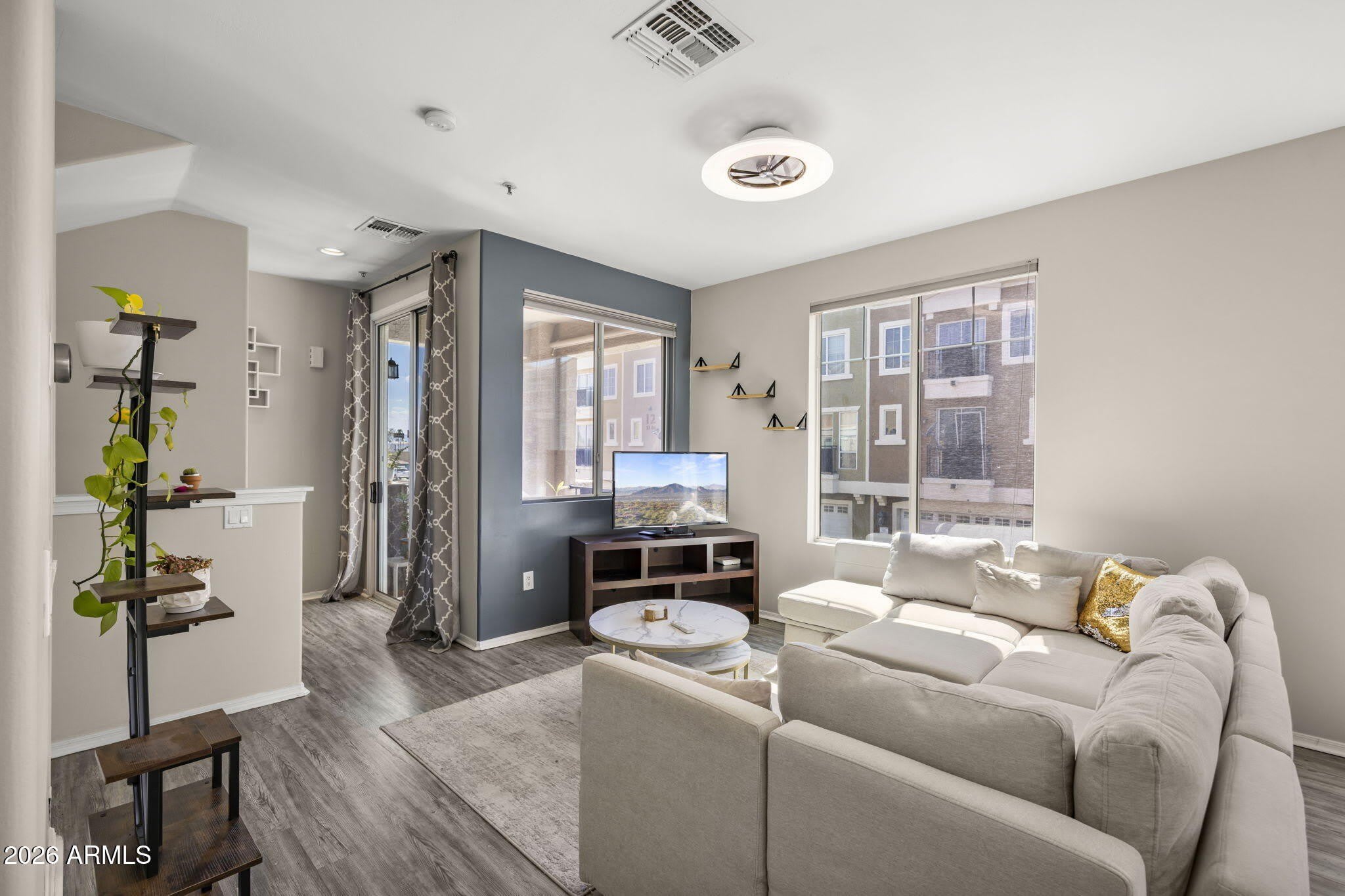 2450 W GLENROSA Avenue – photo 4