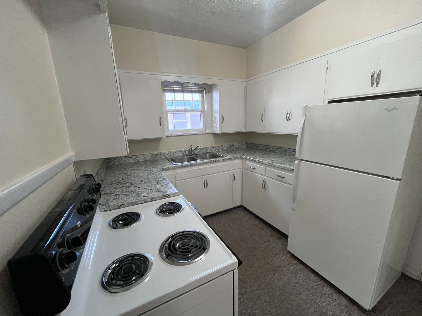 Adorable 2 Bedroom 1 Bathroom – photo 5