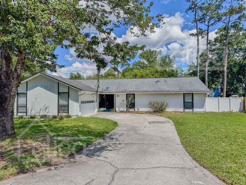 1959 Sussex Dr N – photo 2