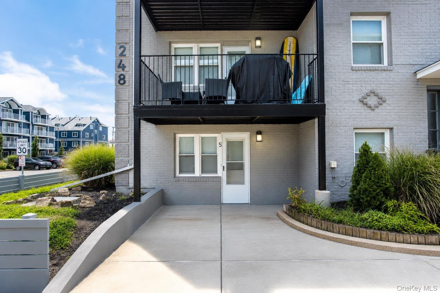 248 E Broadway – photo 3