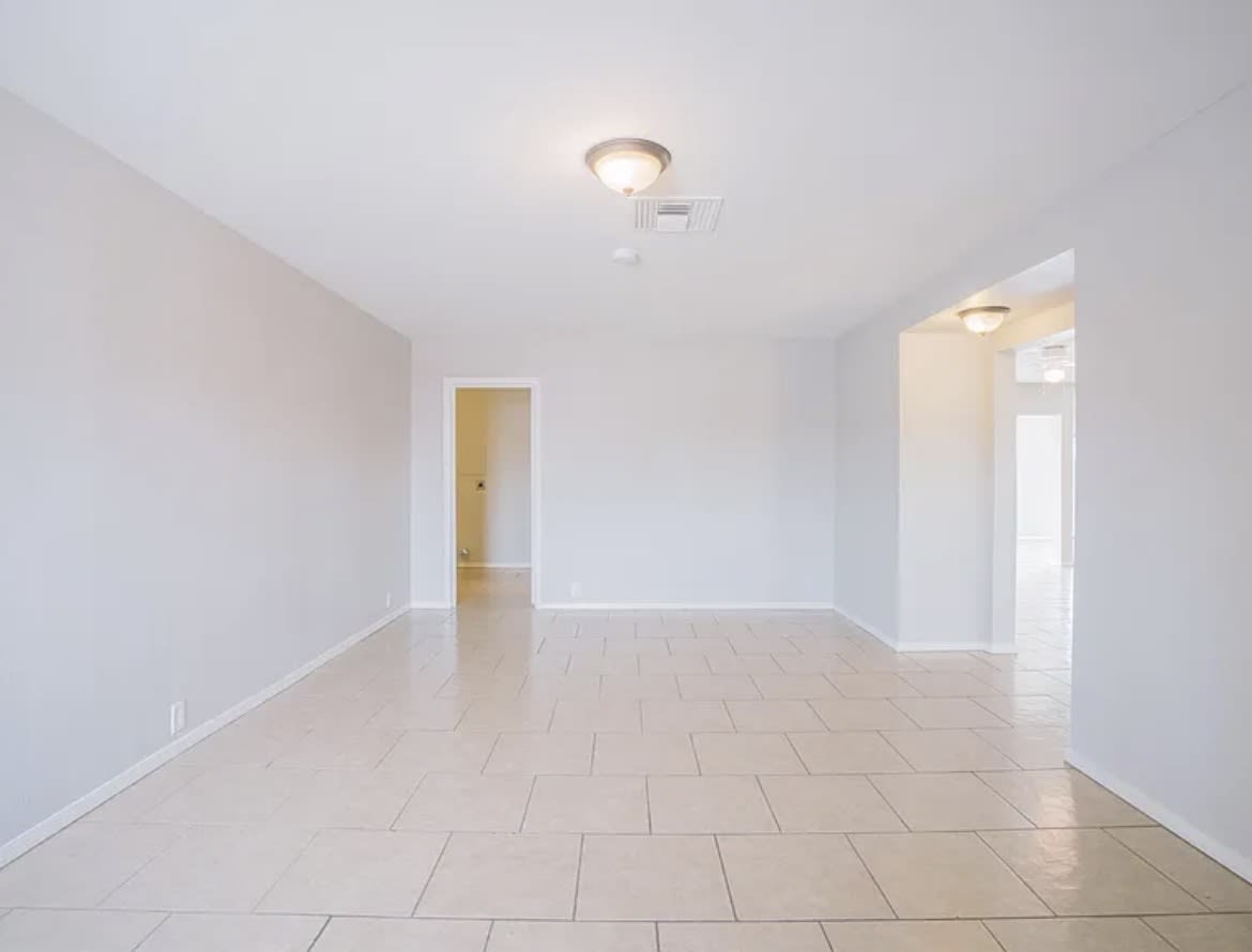 7915 West Pinchot Avenue – photo 4