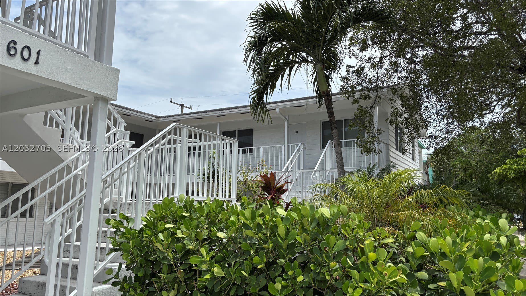 601 S 19th Ave – photo 3