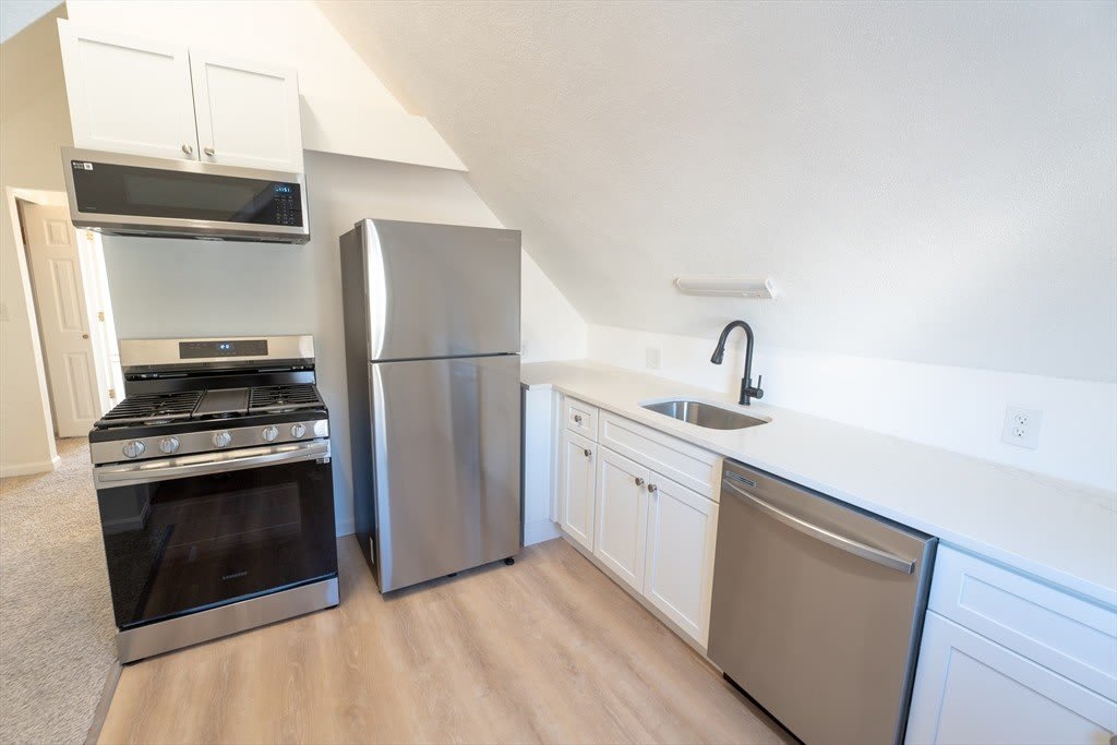 8 Rockwell Ter – photo 3