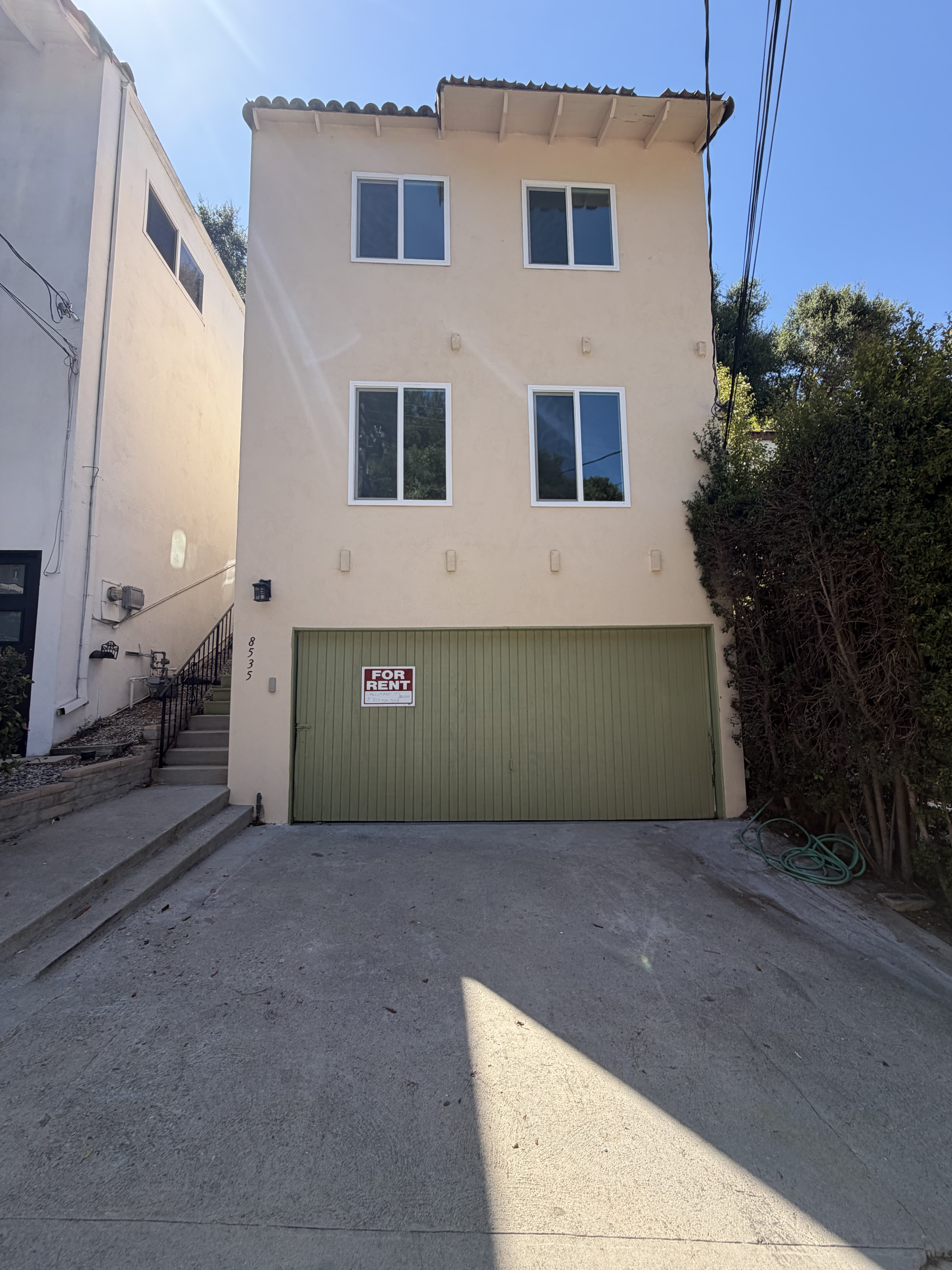 8535 Lookout Mountain Ave – photo 2