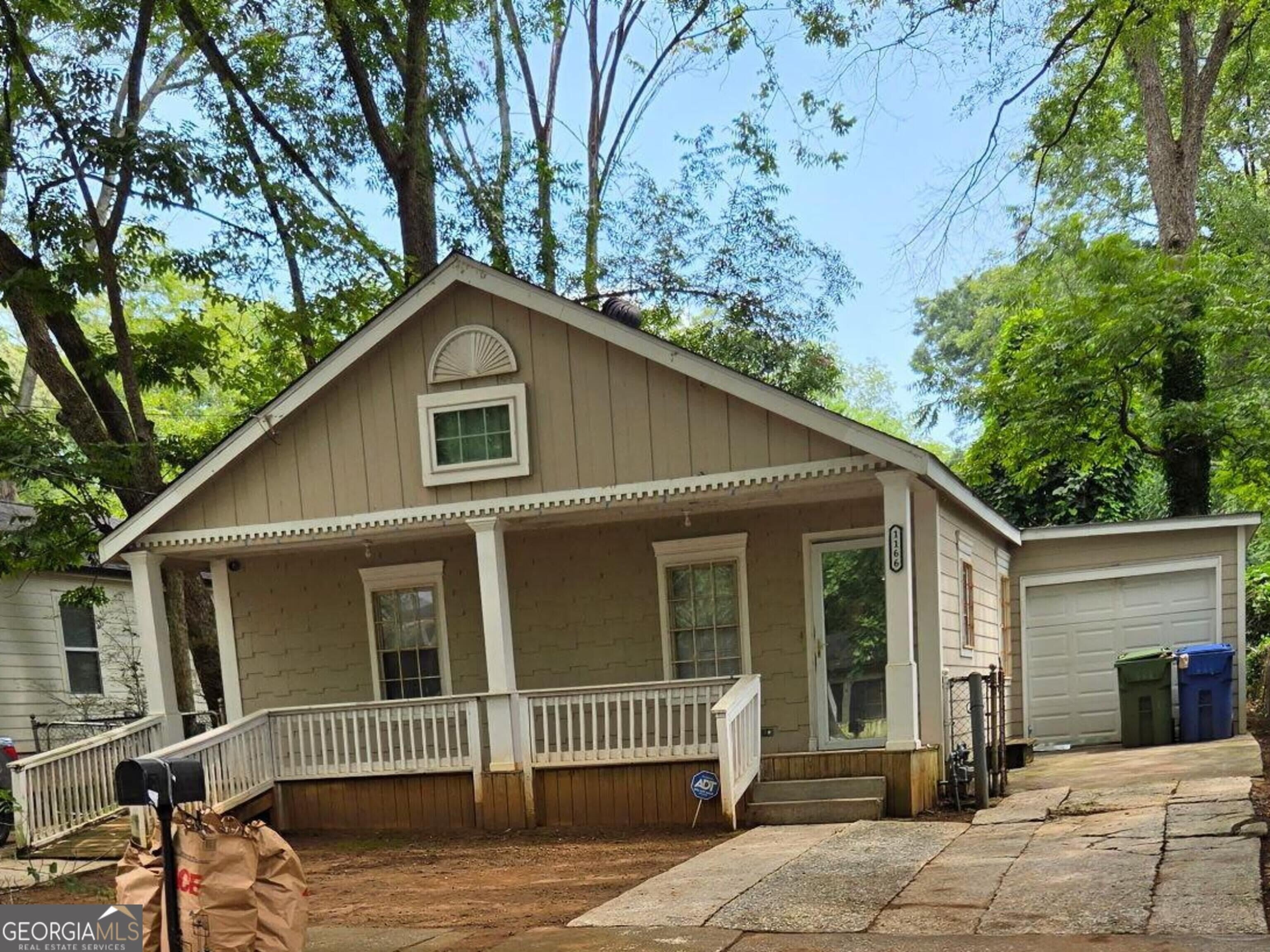 1166 Garibaldi Street SW – photo 3