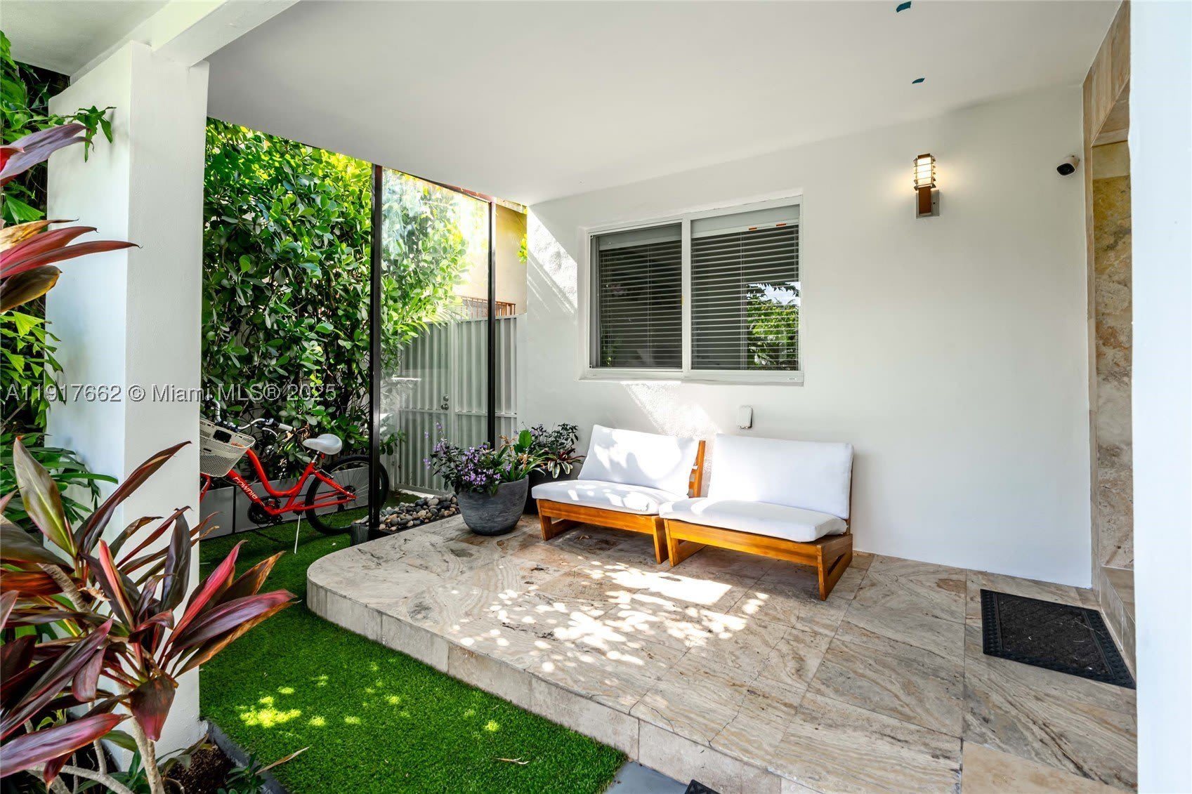 1360 SW 16th St – photo 2