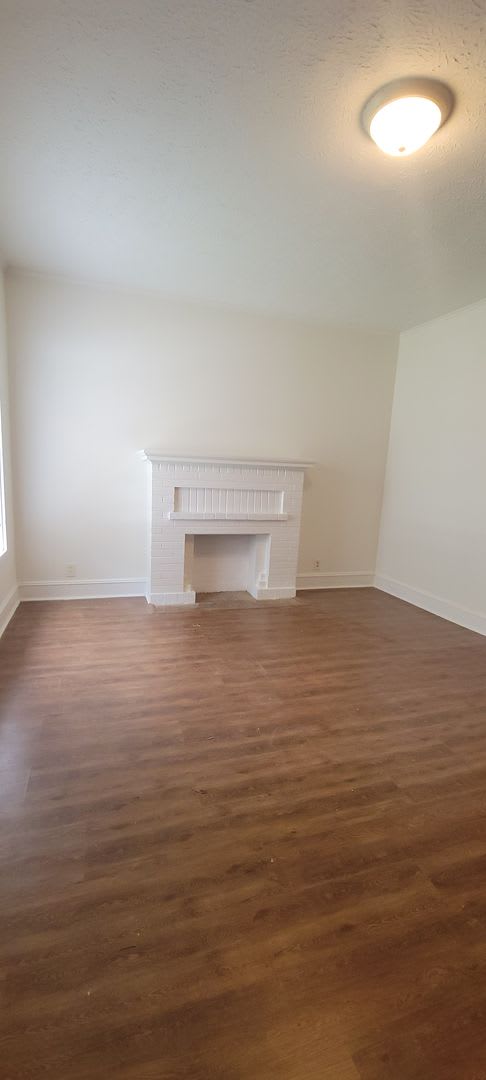 Great 3 bedroom/2 bath home with Oven, Refrigerator, Garage, Central Air & Heat! – photo 4