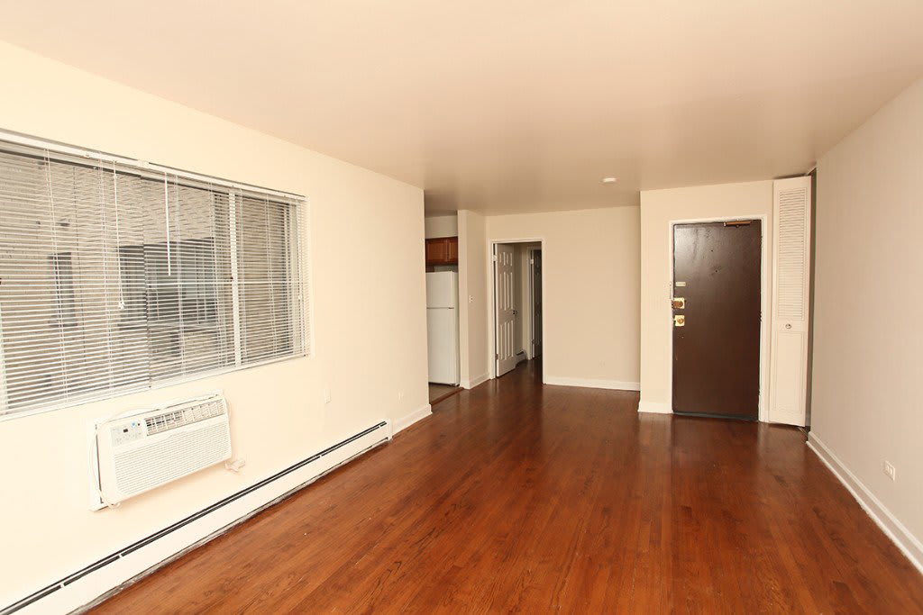 5851 North Winthrop Avenue – photo 4