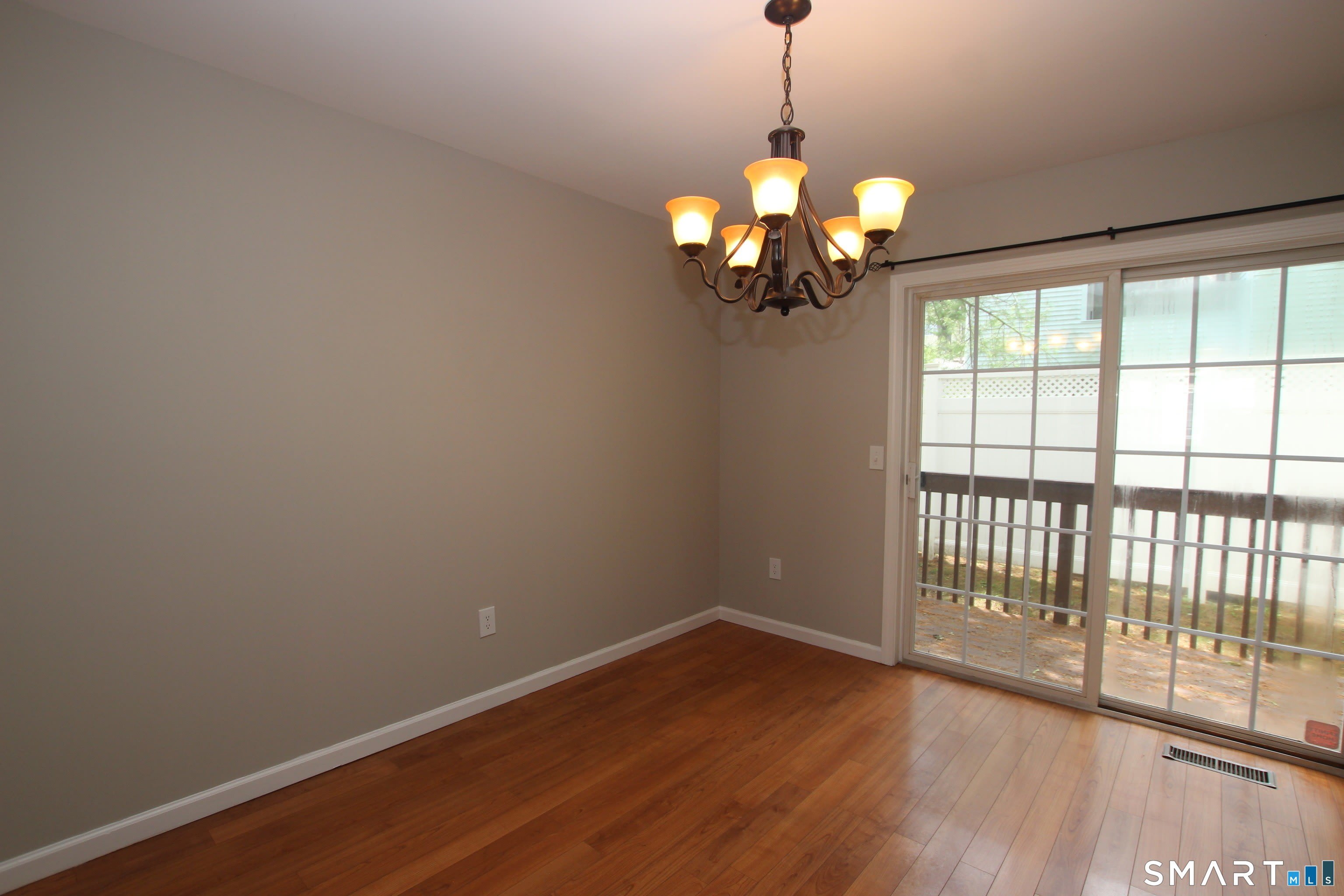 22 Main Street – photo 3