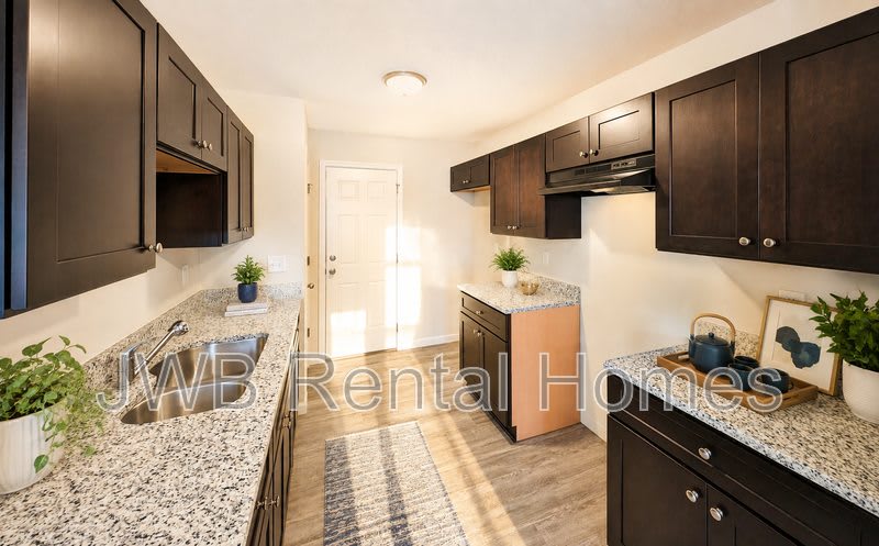 1538 Harrison St – photo 3