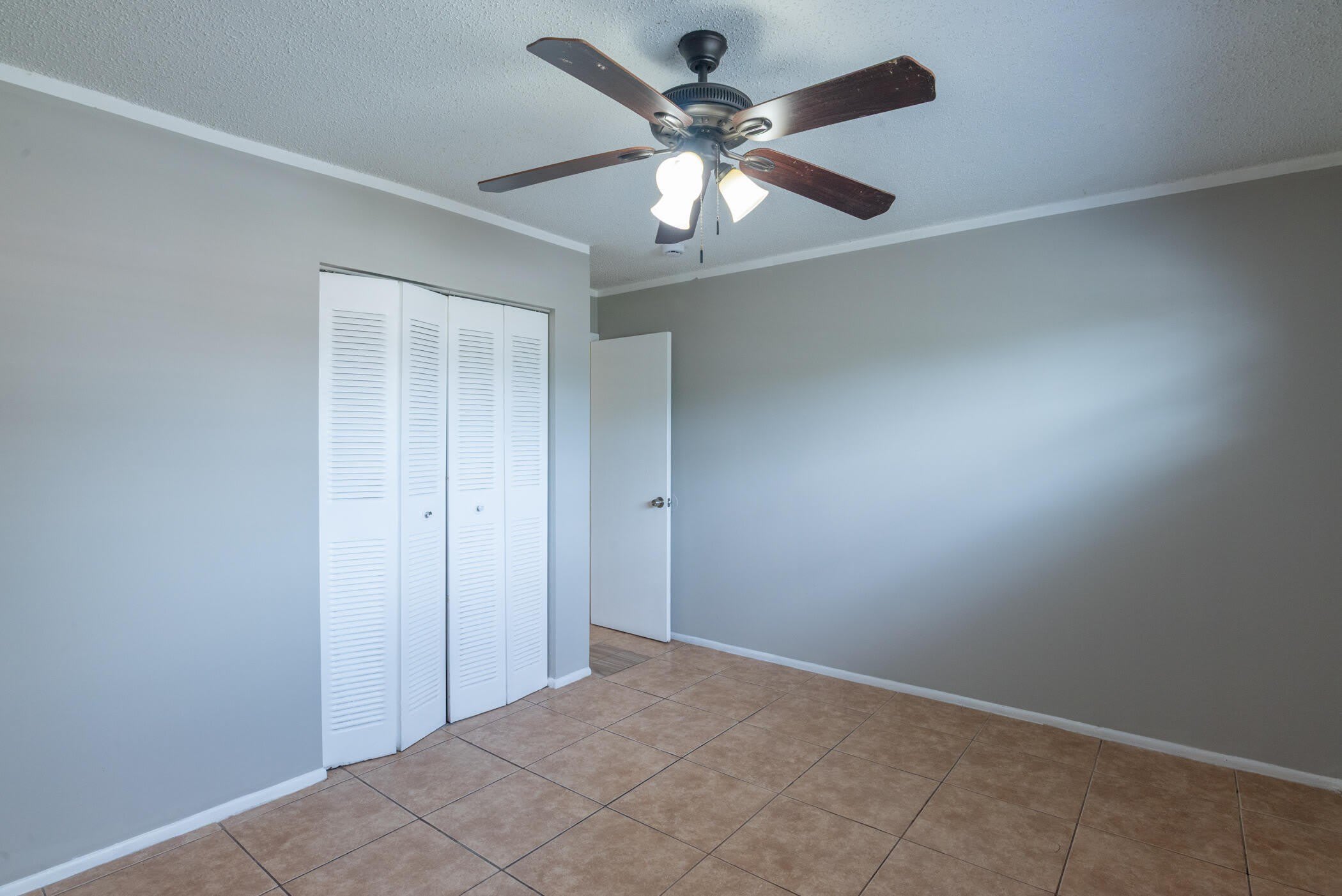 1218 Giller Avenue – photo 4