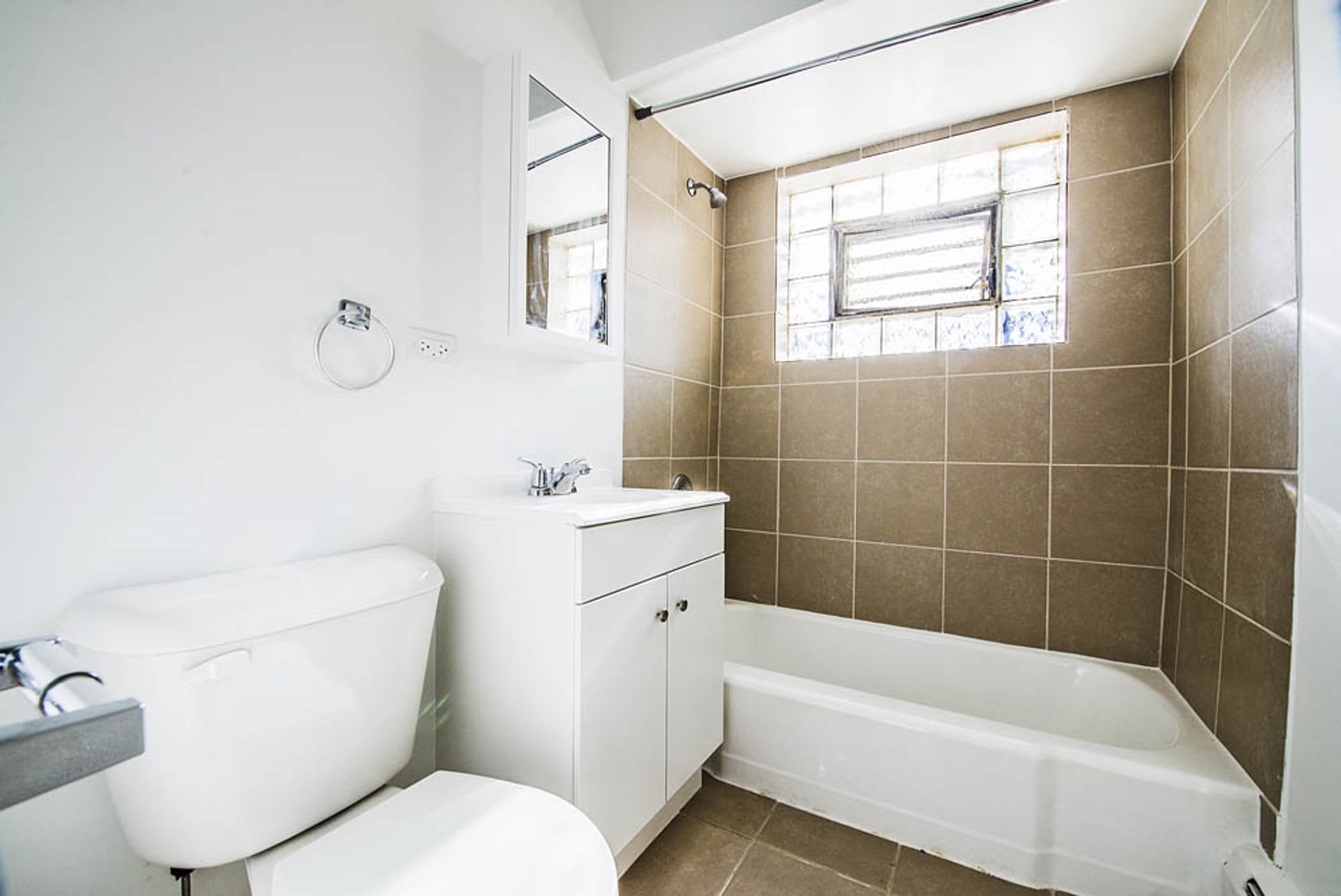 7925 S Phillips – photo 2