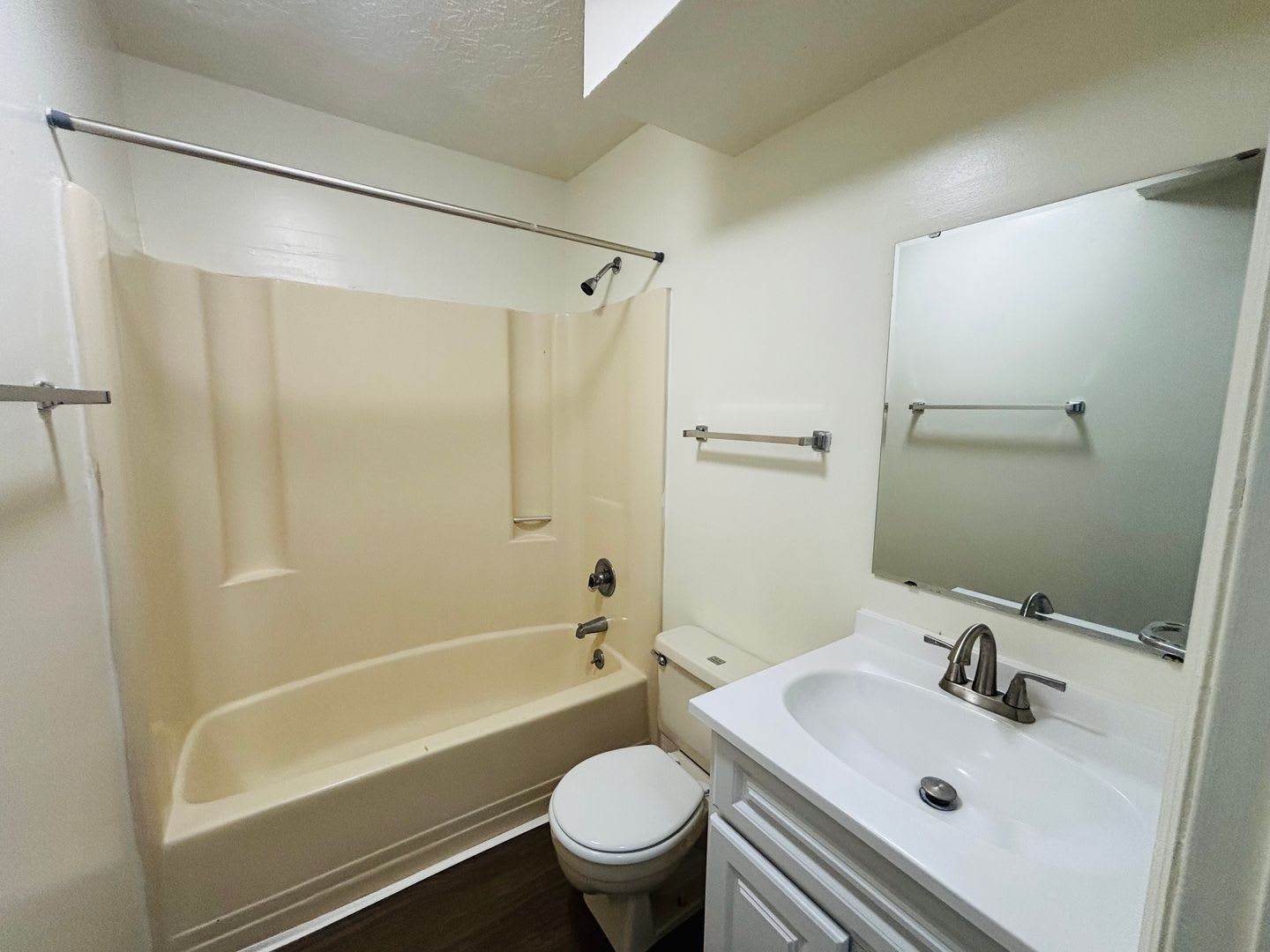 4 Bedroom 2.5 Bath Townhouse – photo 2