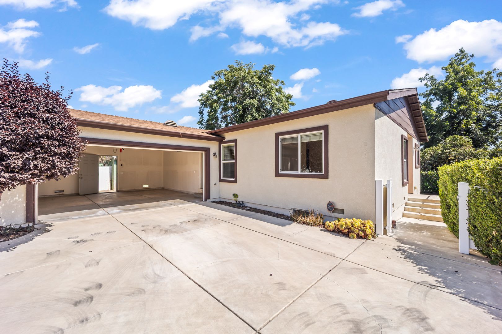 Charming, Light-Filled 3-Bedroom, 2-Bathroom Home in Altadena – photo 3