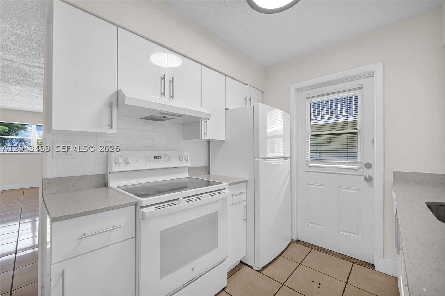 861 SW 74 TER – photo 4