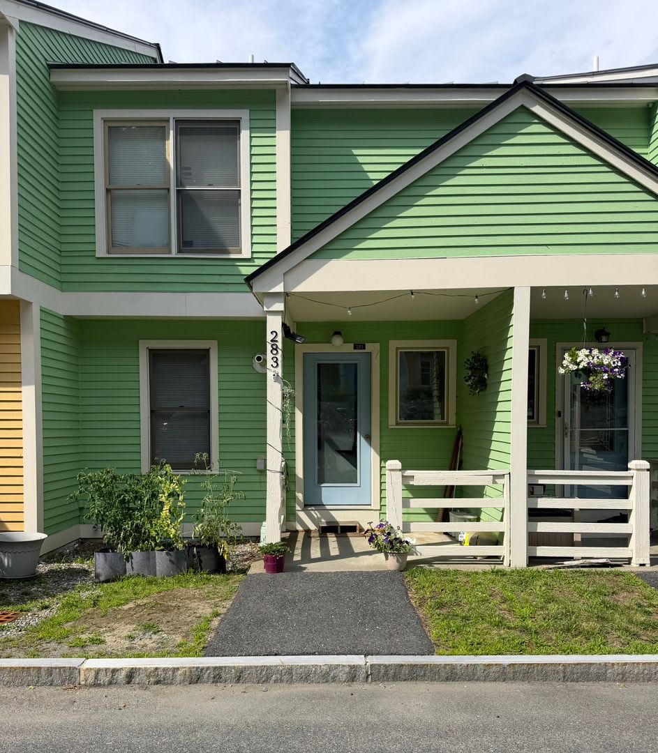 2 bedroom, Lakeview condo – photo 2