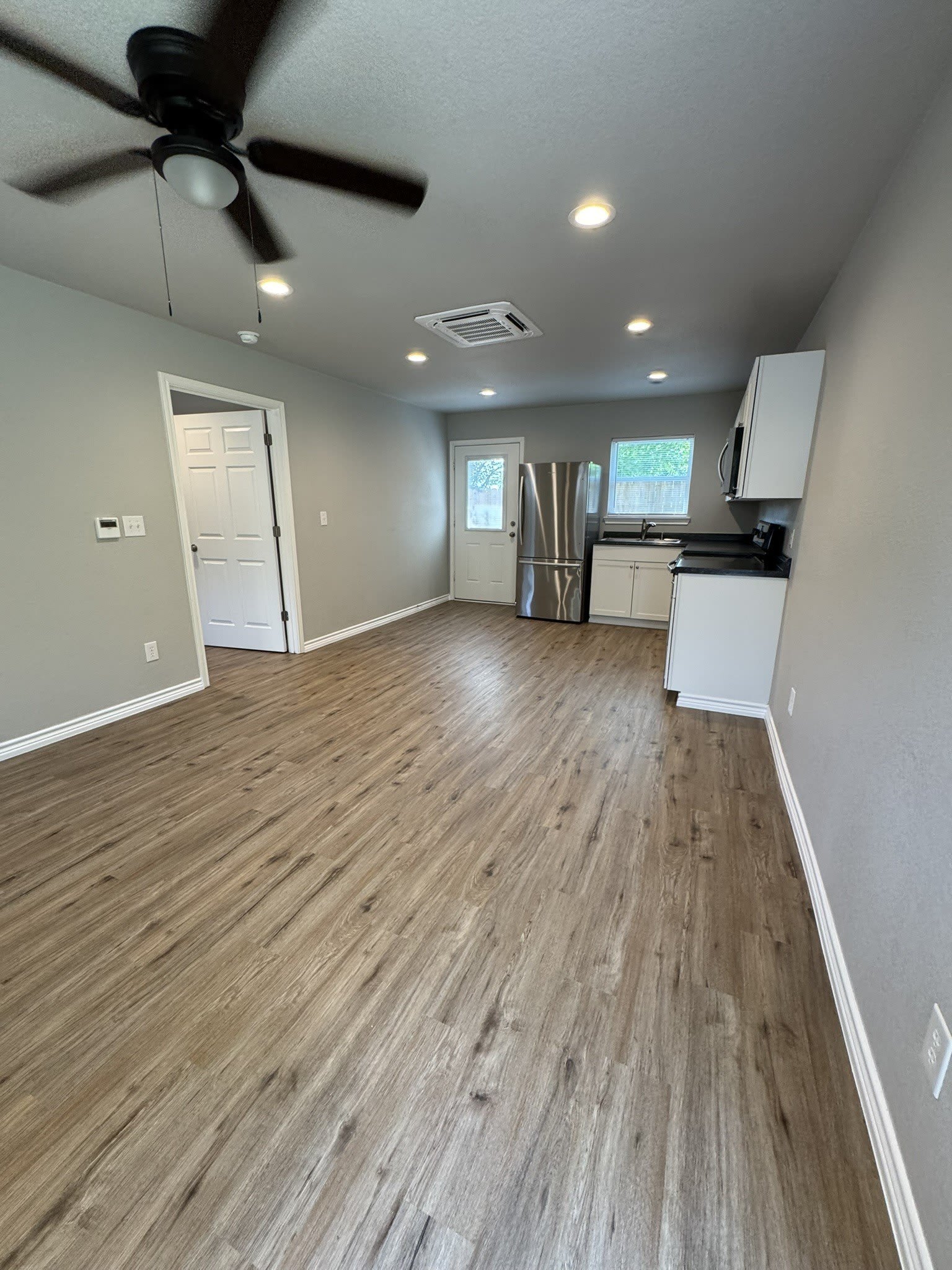 320 W 6th Street – photo 5