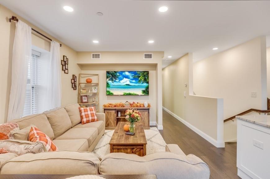 44 West Eagle St. – photo 5