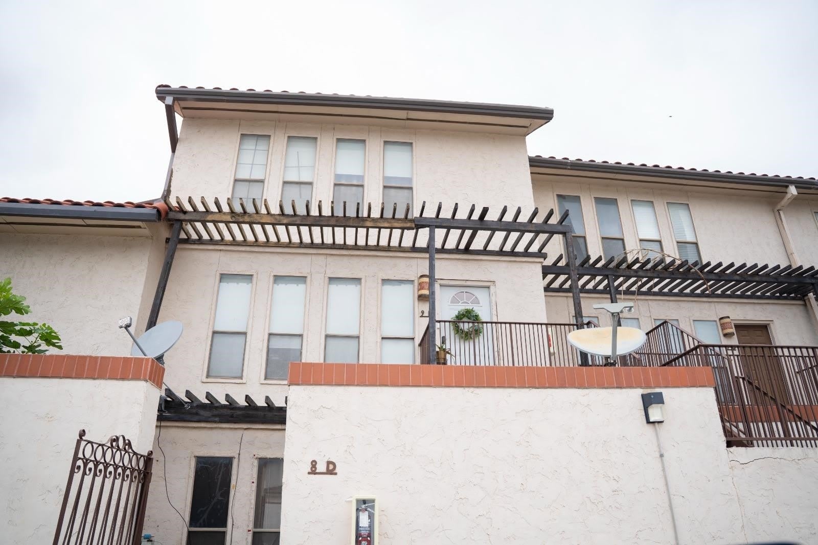 101 W Del Mar Blvd – photo 2