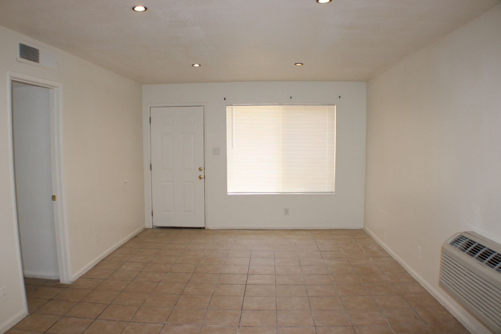 Charming 2 Bedroom 1 Bath In California City Ca – photo 2