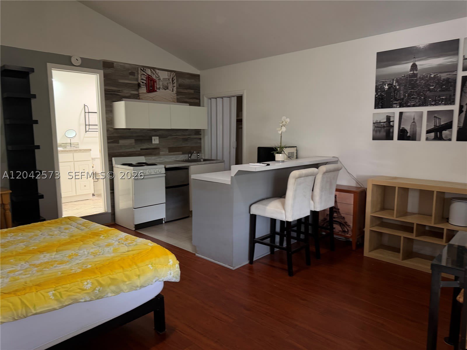 2633 NE 32nd St – photo 2