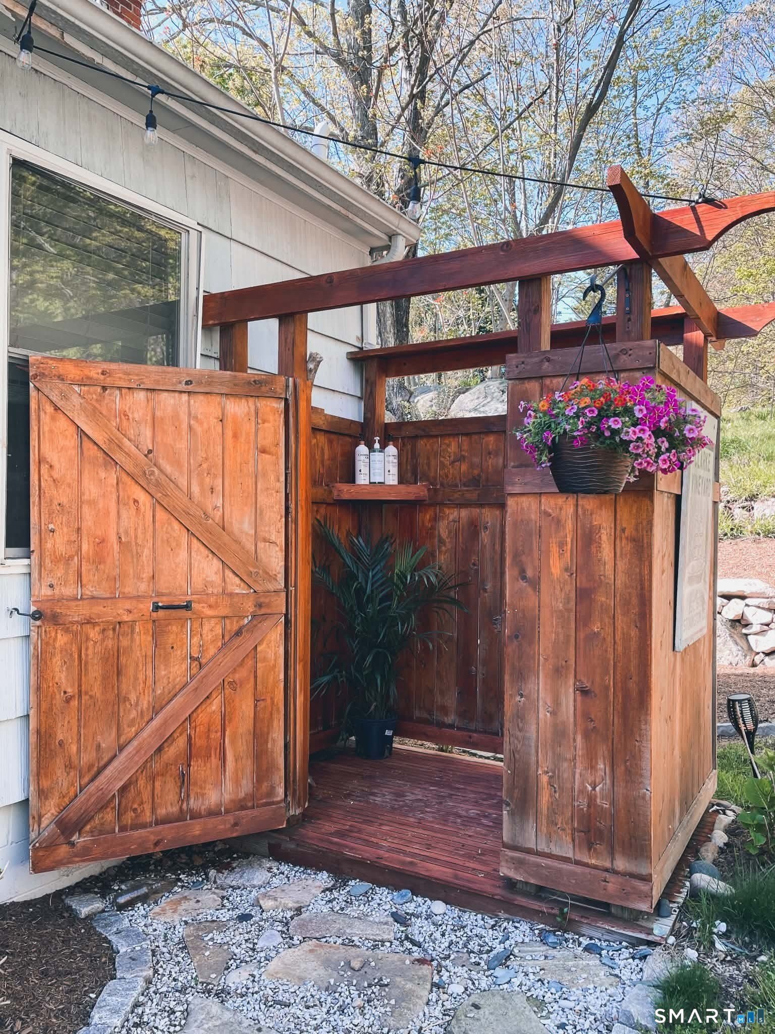 158 Whitehall Avenue – photo 4