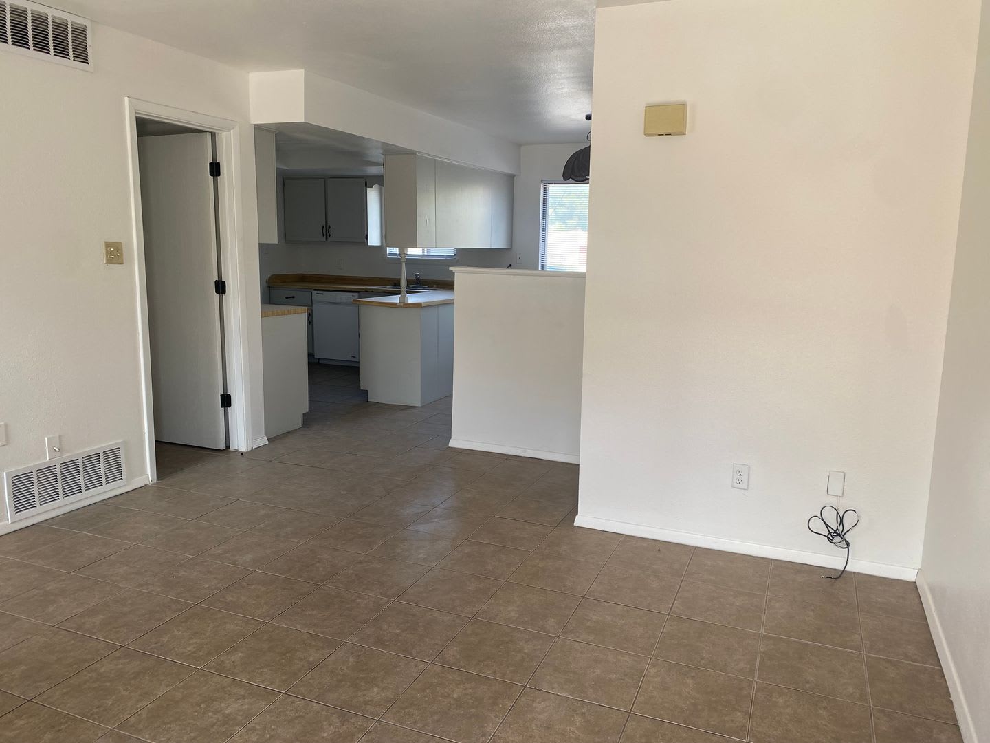 3155 Posada Ct Unit C Conveniently Located 2 Bedroom 1 5 Bath With Garage Near Nmsu – photo 2